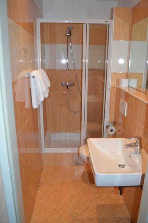 Double Room Extra Bed,127159401:JPEG